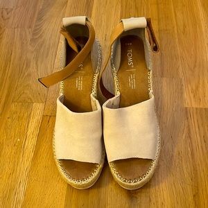 Toms Marisol wedge heel. Excellent condition.